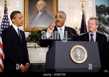 Barry Rand, PDG de l'AARP, parle de la baisse des coûts des médicaments pour les personnes âgées le 22 juin 2009 dans la salle de réception diplomatique de la Maison Blanche à Washington, DC. Aux côtés du président Barack Obama, du sénateur Max Baucus, D-MT, et du sénateur Chris Dodd, D-CT. Photo d'Olivier Douliery/ABACAPRESS.COM (en photo : Barry Rand, Barack Obama, Max Baucus, Chris Dodd) Banque D'Images