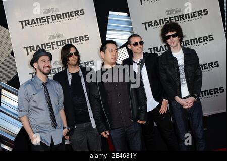 Linkin Park (en photo : Linkin Park, Brad Delson, Chester Bennington, Joe Hahn, Mike Shinoda, Phoenix, Rob Bourdon) assistez à la première de 'Transformers: Revenge of the Fallent' qui s'est tenue au Mann's Village Theatre de Westwood, Los Angeles, CA, USA le 22 juin 2009. Photo de Lionel Hahn/ABACAPRESS.COM Banque D'Images