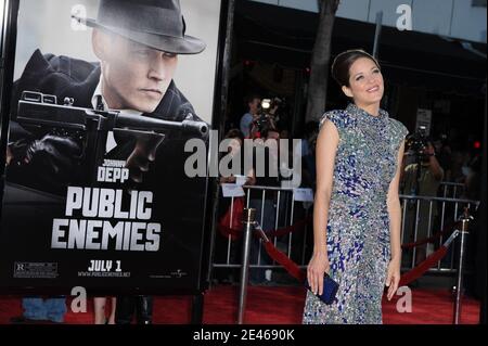 Marion Cotillard arrive pour la première de la "public Enemies" au Mann Village Theatre à Westwood, Los Angeles, CA, Etats-Unis le 23 juin 2009. Photo de Lionel Hahn/ABACAPRESS.COM Banque D'Images