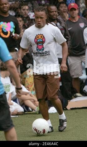 Les joueurs de football Edgar Davids lors du match de football caritatif de la Celebrity Steve Nash Foundation, « Shbuff in Chinatown » au Sarah D. Roosevelt Park, Chinatown à New York City, NY, États-Unis, le 24 juin 2009. Photo de Charles Guerin/Cameleon/ABACAPRESS.COM Banque D'Images