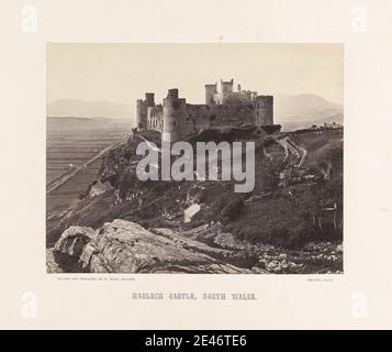 Francis Bedford, 1816–1894, British, Harlech Castle, Nord du pays de Galles, CA. 1860. Impression d'albumine de collodion humide négatif sur papier de vélin fin, lisse et crème monté sur papier de vélin crème modérément épais, légèrement texturé. Sujet architectural, colline, paysage. Gwynedd , Harlech Castle , Royaume-Uni , pays de Galles Banque D'Images