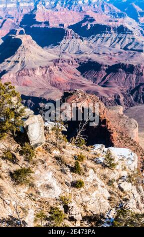 Le cuirassé, la pyramide de Cheops et le temple Isis du plateau sud, parc national du Grand Canyon, Arizona, États-Unis Banque D'Images