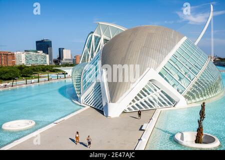 Espagne Valence Ciudad de las Artes y las Ciencias City Des arts et des sciences Santiago Calatrava architecture l'Hemisferic planétarium laserium extérieur Banque D'Images