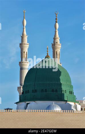 MADINAH, ARABIE SAOUDITE - 29 novembre 2019 : vue sur le dôme vert de la mosquée de Nabawi Banque D'Images