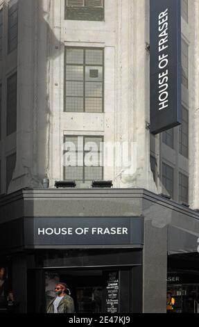 LONDON, ROYAUME-UNI - 10 septembre 2018 : magasin House of Fraser à Oxford Street à Londres, Royaume-Uni. Les gens marchent sur le trottoir/trottoir. Hai Banque D'Images