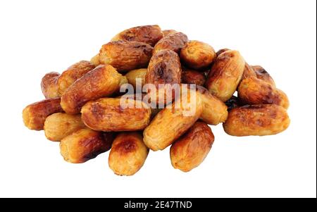 Pile de saucisses de porc cuites au four pour cocktails isolées un arrière-plan blanc Banque D'Images