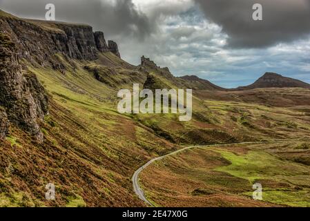 Le Quiraing est un glissement de terrain sur la face est de Meall na Suiramach plus au nord, le sommet de la Trotternish sur l'île de Skye, en Ecosse. Banque D'Images