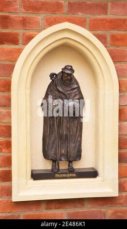 Monument à l'apôtre Saint-Jacques près de la cathédrale basilique de l'apôtre Saint-Jacques à Olsztyn. Pologne Banque D'Images