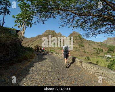 Cap-Vert, île de Santo Antao, balade, groupe, dans les montagnes. Banque D'Images