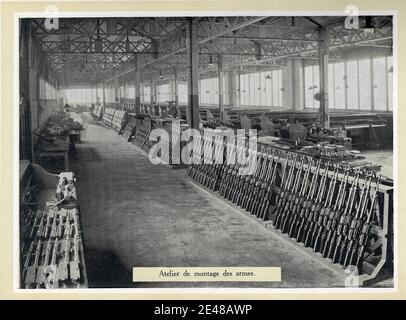 USINE D'ARMES 'HOTCHKISS' - PARIS - ANNÉE 1925 Banque D'Images