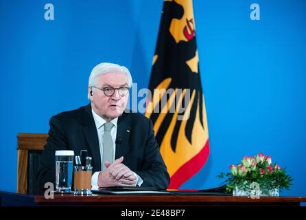 22 janvier 2021, Berlin: Dans sa deuxième "situation des citoyens" du Palais Bellevue, le Président fédéral Frank-Walter Steinmeier va une fois de plus échanger des vues par flux vidéo en direct avec les sept citoyens avec lesquels il a parlé pour la première fois en décembre 2020 au sujet de leur situation pendant la pandémie. Avec la "situation des citoyens", le Président fédéral veut entendre directement où ses interlocuteurs voient les défis et les problèmes de ce temps et connaître leurs vues sur les développements futurs dans le pays. En outre, il veut savoir quelles expériences les participants ont dans la vie quotidienne de Corona et W Banque D'Images