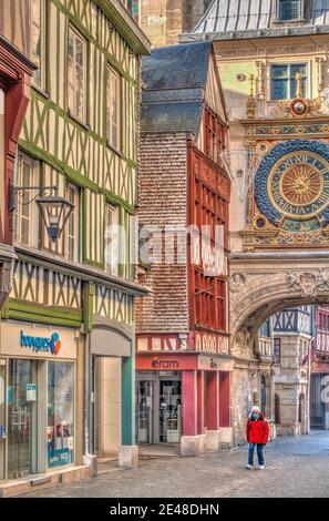 Rouen, France : rue du gros horloge, HDR image Banque D'Images