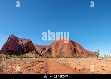 Uluru, territoire du Nord, Australie - 10 janvier 2021 : Uluru ou Ayers Rock est un énorme monolithe de grès dans le parc national d'Uluru-Kata Tjuta Banque D'Images