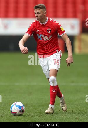 Photo du dossier datée du 17-10-2020 de Charlton Athletic's Alfie Doughty en action pendant le match de la Sky Bet League One à la Valley, Londres. Date de publication : vendredi 22 janvier 2021. Banque D'Images