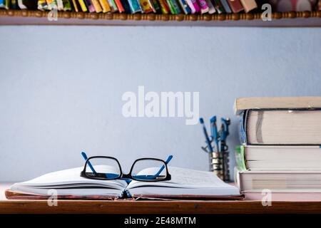 la vie des livres et des lunettes avec une attention sélective Banque D'Images