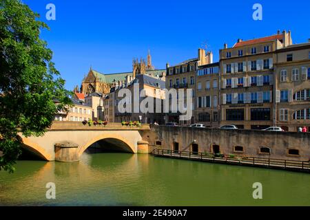 Pont de la Préfecture, Moselle et Cathédrale, Metz, Lorraine, France Banque D'Images