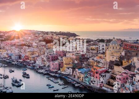 Île de Procida, Naples, Italie. Vue sur le coucher du soleil depuis le dessus Banque D'Images