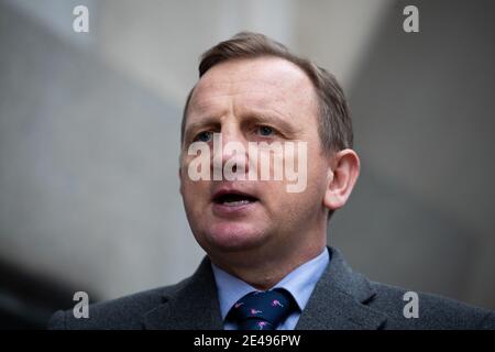 DCI Daniel Stoten fait une déclaration à l'extérieur de Old Bailey, à Londres, où Maurice Robinson, Eamonn Harrison, Ronan Hughes, Gheorghe Nica, Christopher Kennedy, Valentin Calota et Alexandru-Ovidiu Hanga sont condamnés pour leur part dans un complot de contrebande de personnes qui s'est terminé par le décès de 39 migrants. Date de la photo: Vendredi 22 janvier 2021. Banque D'Images