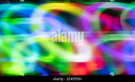 Tourbillons abstraits de couleurs vives créés par les traînées de lumière LED Banque D'Images