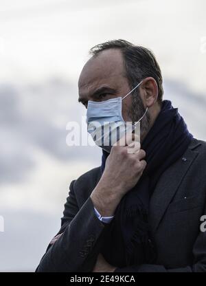 L'ancien Premier ministre français et maire du Havre Edouard Philippe avec le président franco-libanais et PDG du groupe CMA CGM Rodolphe Saade sur le navire à conteneurs 'CMA CGM Jacques Saade', amarré dans le port du Havre, dans le nord-ouest de la France, le 22 janvier 2021. Photo par ELIOT BLONDT/ABACAPRESS.COM Banque D'Images