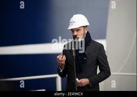L'ancien Premier ministre français et maire du Havre Edouard Philippe avec le président franco-libanais et PDG du groupe CMA CGM Rodolphe Saade sur le navire à conteneurs 'CMA CGM Jacques Saade', amarré dans le port du Havre, dans le nord-ouest de la France, le 22 janvier 2021. Photo par ELIOT BLONDT/ABACAPRESS.COM Banque D'Images