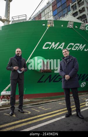 L'ancien Premier ministre français et maire du Havre Edouard Philippe avec le président franco-libanais et PDG du groupe CMA CGM Rodolphe Saade sur le navire à conteneurs 'CMA CGM Jacques Saade', amarré dans le port du Havre, dans le nord-ouest de la France, le 22 janvier 2021. Photo par ELIOT BLONDT/ABACAPRESS.COM Banque D'Images