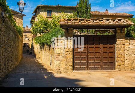 Bâtiments résidentiels dans le village médiéval historique de Montefioralle près de Greve in Chianti dans la province de Florence, Toscane, Italie Banque D'Images