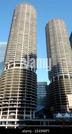 Chicago - Illinois. Marina City, gratte-ciel de 197 mètres de haut conçu par l'architecte Bertrand Goldberg. Lorsqu'il a terminé en 1963, il s'agissait de la plus haute structure résidentielle au monde et de la plus haute structure en béton armé Banque D'Images