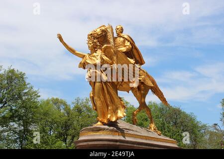 Monument Sherman par Augustus Saint-Gaudens, Grand Army Plaza, Central Park, New York Banque D'Images