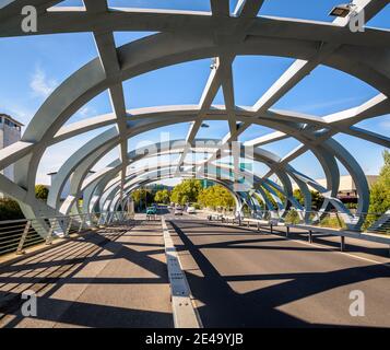 Le pont Hans Wilsdorf sur l'Arve à Genève. Banque D'Images