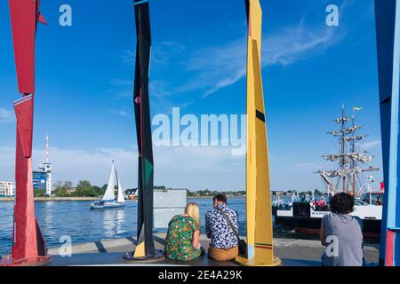 Rostock, quartier Warnemünde, voilier historique, ferry, vue sur le quartier Hohe Düne, Ostsee (Mer Baltique), Mecklenburg-Vorpommern / Mecklenburg-Poméranie occidentale, Allemagne Banque D'Images