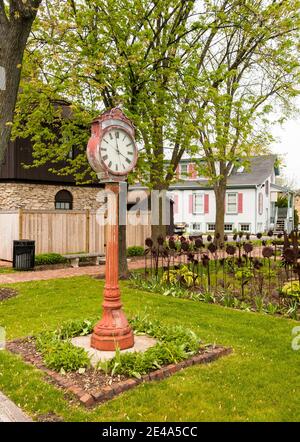 Une horloge dans le parc de la ville de long Grove, banlieue de Chicago, Illinois, États-Unis. Banque D'Images