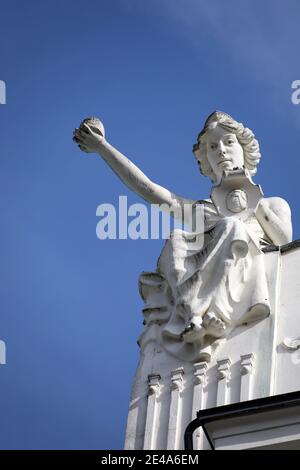 Figure dans le bâtiment Zadruzna Zveza de style Art nouveau Ljubljana Banque D'Images