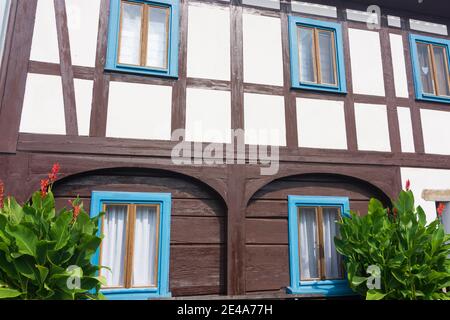 Leutersdorf (Oberlausitz), Umgebindehaus typique (maison haute-Lusatienne) à Spitzkunnersdorf, Oberlausitz, haute-Lusatia, Sachsen / Saxe, Allemagne Banque D'Images