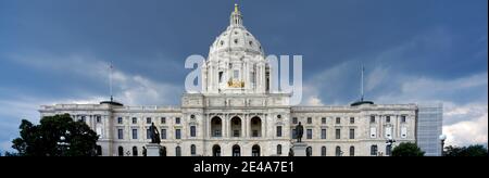 Vue à angle bas d'un bâtiment du gouvernement, State Capitol Building, St. Paul, Minnesota, États-Unis Banque D'Images