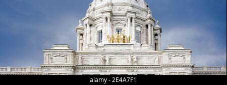 Vue à angle bas d'un bâtiment du gouvernement, State Capitol Building, St. Paul, Minnesota, États-Unis Banque D'Images