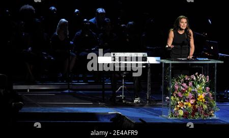 L'actrice Brooke Shields parle lors du service commémoratif de Michael Jackson au Staples Center de Los Angeles, CA, USA, le 7 juillet 2009. Photo de la piscine par Paul Buck/EPA/PA-ABACAPRESS.COM (en photo : Brooke Shields) Banque D'Images