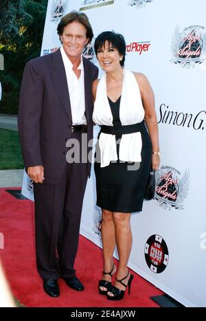 Kris Jenner et Bruce Jenner au tournoi de poker de célébrités Aces & Angels qui s'est tenu au Playboy Mansion à Beverly Hills, en Californie, le 11 juillet 2009. Photo de APEGA/E.G/ABACAPRESS.COM (photo: Kris Jenner , Bruce Jenner ) Banque D'Images