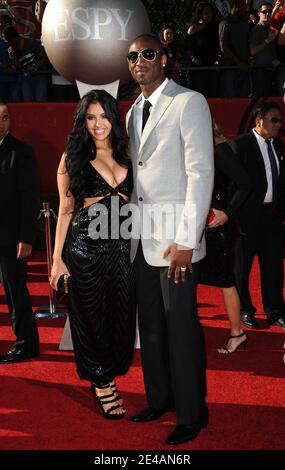 Kobe Bryant, joueur de la NBA, et sa femme Vanessa Bryant assistent aux 17e EPPY Awards annuels qui se tiennent au Nokia Theatre du centre-ville de Los Angeles, le 15 juillet 2009. Photo de Lionel Hahn/ABACAPRESS.COM (photo : Kobe Bryant, Vanessa Bryant) Banque D'Images