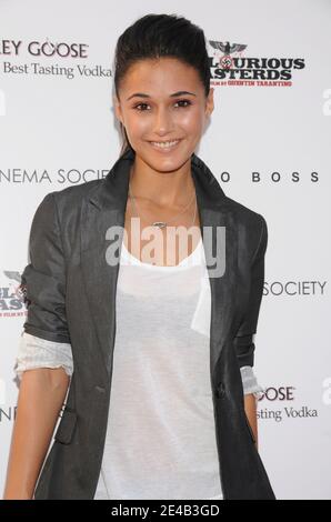 Emmanuelle Chriqui arrive pour la Cinema Society et Hugo Boss projection de 'Inglourious Basterds' au SVA Theatre à New York City, NY, USA le 17 août 2009. Photo de David Miller/ABACAPRESS.COM Banque D'Images