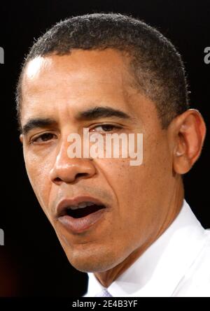 LE président AMÉRICAIN Barack Obama s'exprime lors d'une réunion sur les soins de santé au siège du Comité national démocratique à Washington, DC, Etats-Unis, le 20 août 2009. Obama a répondu aux questions des gens sur son plan de réforme des soins de santé. Photo par Alex Wong/ABACAPRESS.COM Banque D'Images