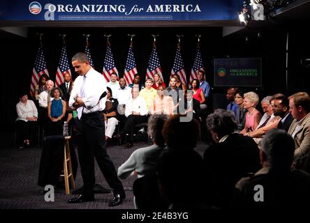 LE président AMÉRICAIN Barack Obama s'exprime lors d'une réunion sur les soins de santé au siège du Comité national démocratique à Washington, DC, Etats-Unis, le 20 août 2009. Obama a répondu aux questions des gens sur son plan de réforme des soins de santé. Photo par Alex Wong/ABACAPRESS.COM Banque D'Images