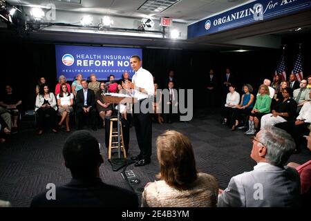 LE président AMÉRICAIN Barack Obama s'exprime lors d'une réunion sur les soins de santé au siège du Comité national démocratique à Washington, DC, Etats-Unis, le 20 août 2009. Obama a répondu aux questions des gens sur son plan de réforme des soins de santé. Photo par Alex Wong/ABACAPRESS.COM Banque D'Images
