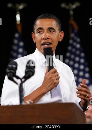 LE président AMÉRICAIN Barack Obama s'exprime lors d'une réunion sur les soins de santé au siège du Comité national démocratique à Washington, DC, Etats-Unis, le 20 août 2009. Obama a répondu aux questions des gens sur son plan de réforme des soins de santé. Photo par Alex Wong/ABACAPRESS.COM Banque D'Images