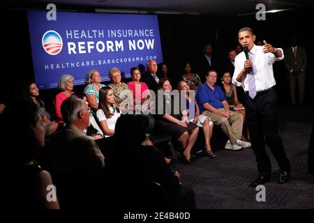 LE président AMÉRICAIN Barack Obama s'exprime lors d'une réunion sur les soins de santé au siège du Comité national démocratique à Washington, DC, Etats-Unis, le 20 août 2009. Obama a répondu aux questions des gens sur son plan de réforme des soins de santé. Photo par Alex Wong/ABACAPRESS.COM Banque D'Images