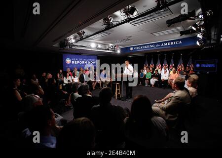 LE président AMÉRICAIN Barack Obama s'exprime lors d'une réunion sur les soins de santé au siège du Comité national démocratique à Washington, DC, Etats-Unis, le 20 août 2009. Obama a répondu aux questions des gens sur son plan de réforme des soins de santé. Photo par Alex Wong/ABACAPRESS.COM Banque D'Images