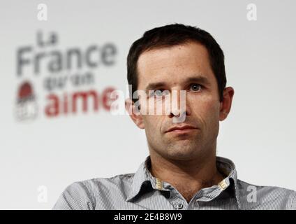 Le porte-parole du Parti socialiste français (PS), Benoit Hamon, assiste à la deuxième journée de l'université d'été du parti à la Rochelle, dans l'ouest de la France, le 29 août 2009. Photo de Patrick Bernard/ABACAPRESS.COM Banque D'Images