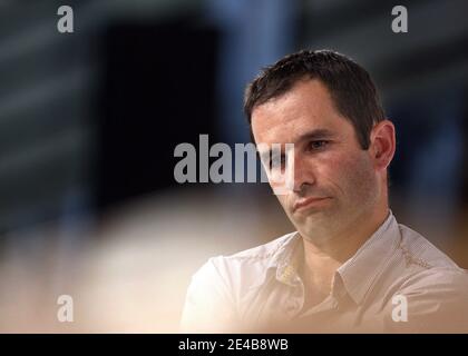 Le porte-parole du Parti socialiste français (PS), Benoit Hamon, assiste à la deuxième journée de l'université d'été du parti à la Rochelle, dans l'ouest de la France, le 29 août 2009. Photo de Patrick Bernard/ABACAPRESS.COM Banque D'Images