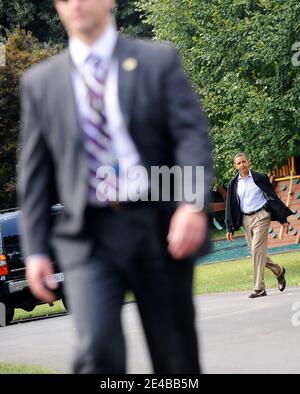 LE président AMÉRICAIN Barack Obama marche vers Marine One dans la pelouse sud de la Maison Blanche à Washington le 2 septembre 2009. Le président et sa famille se rendent au Camp David et sont prévus pour y prendre leurs vacances la semaine prochaine. Photo par Olivier Douliery /ABACAPRESS.COM Banque D'Images