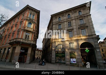 Lugano, Tessin, Suisse - 14 janvier 2021 : vue sur un bel immeuble situé dans la quartier de Maghetti dans la ville de Lugano en Suissela Banque D'Images